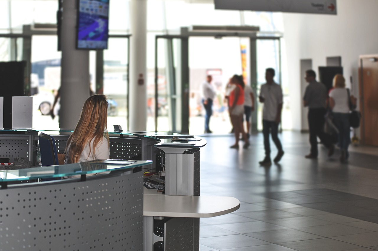 Transport osobowy – dojazd na lotnisko. Wypożyczalnia busów osobowych i aut lotnisko Poznań, Bydgoszcz