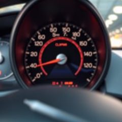 Auto szarpie podczas jazdy — najczęstsze przyczyny i jak zawęzić diagnostykę bez wymiany części w ciemno